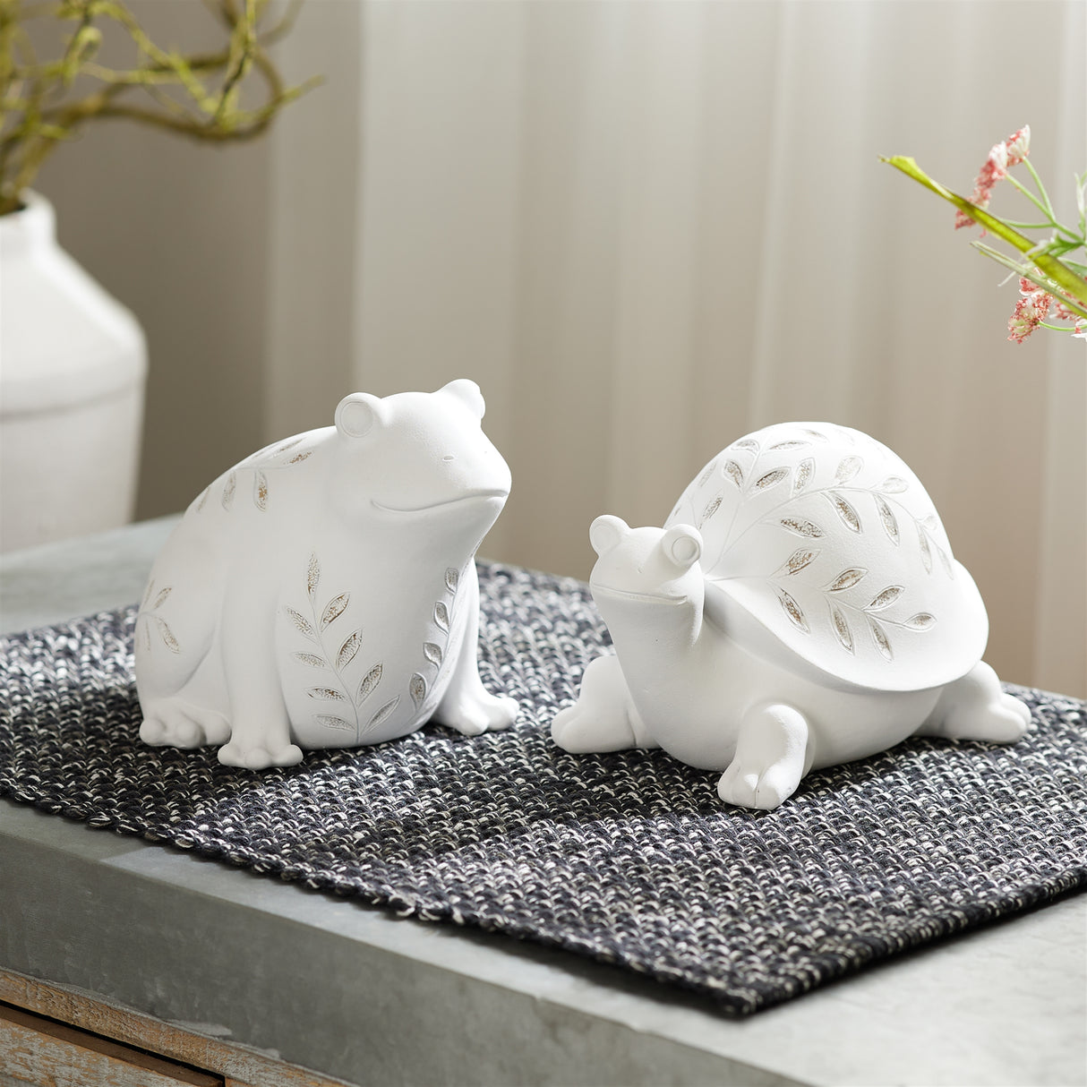 Etched frog and turtle figurine (set of 2)