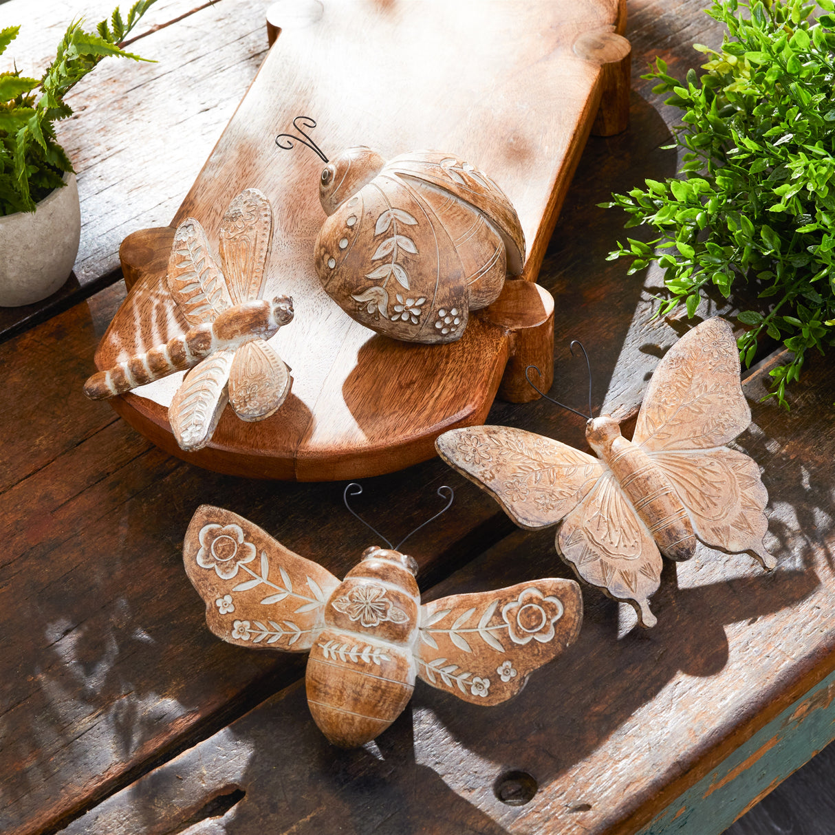 Floral etched insect shelf sitter (set of 4)