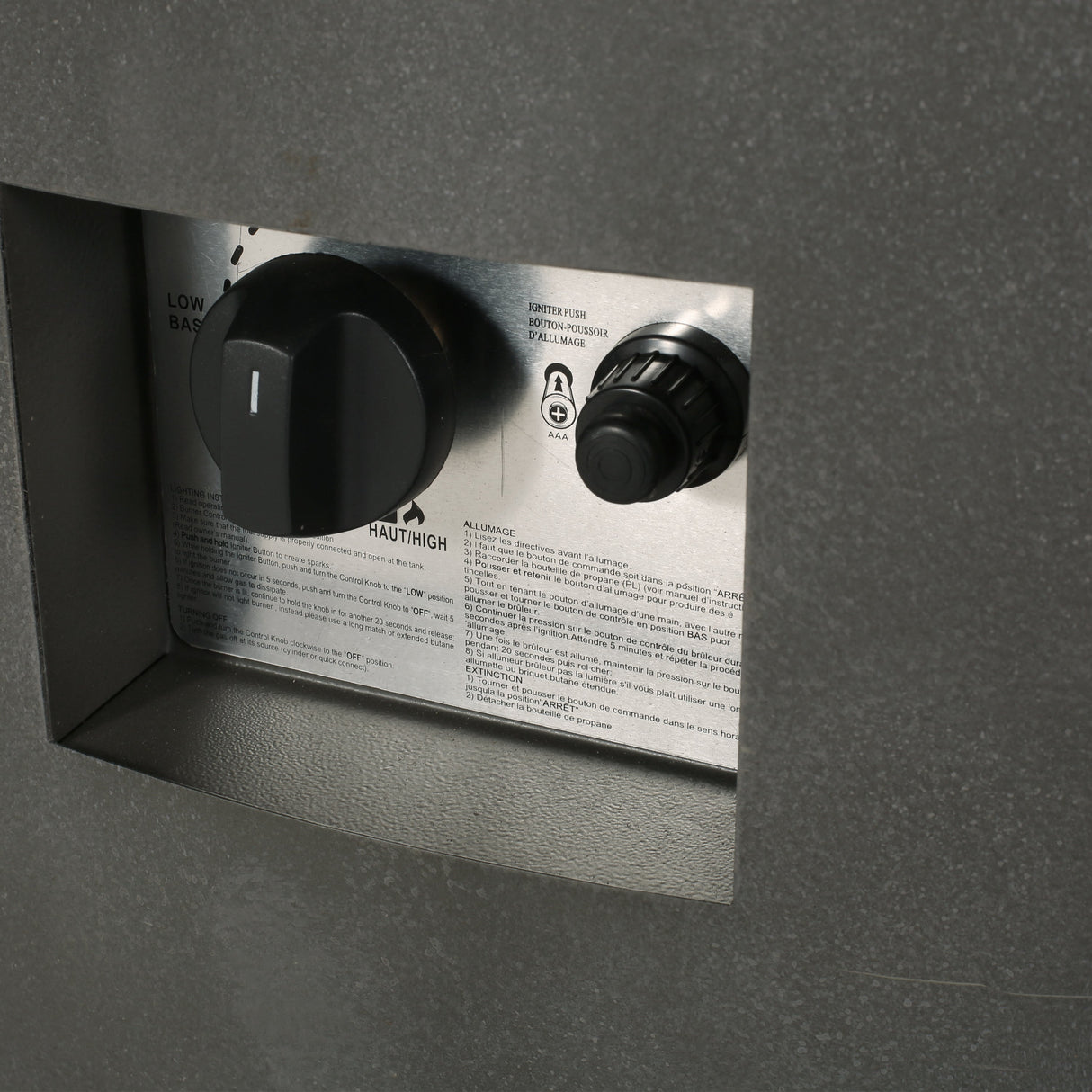 Wellington Round Iron Fire Pit with 40,000 BTU Output in Stone Gray