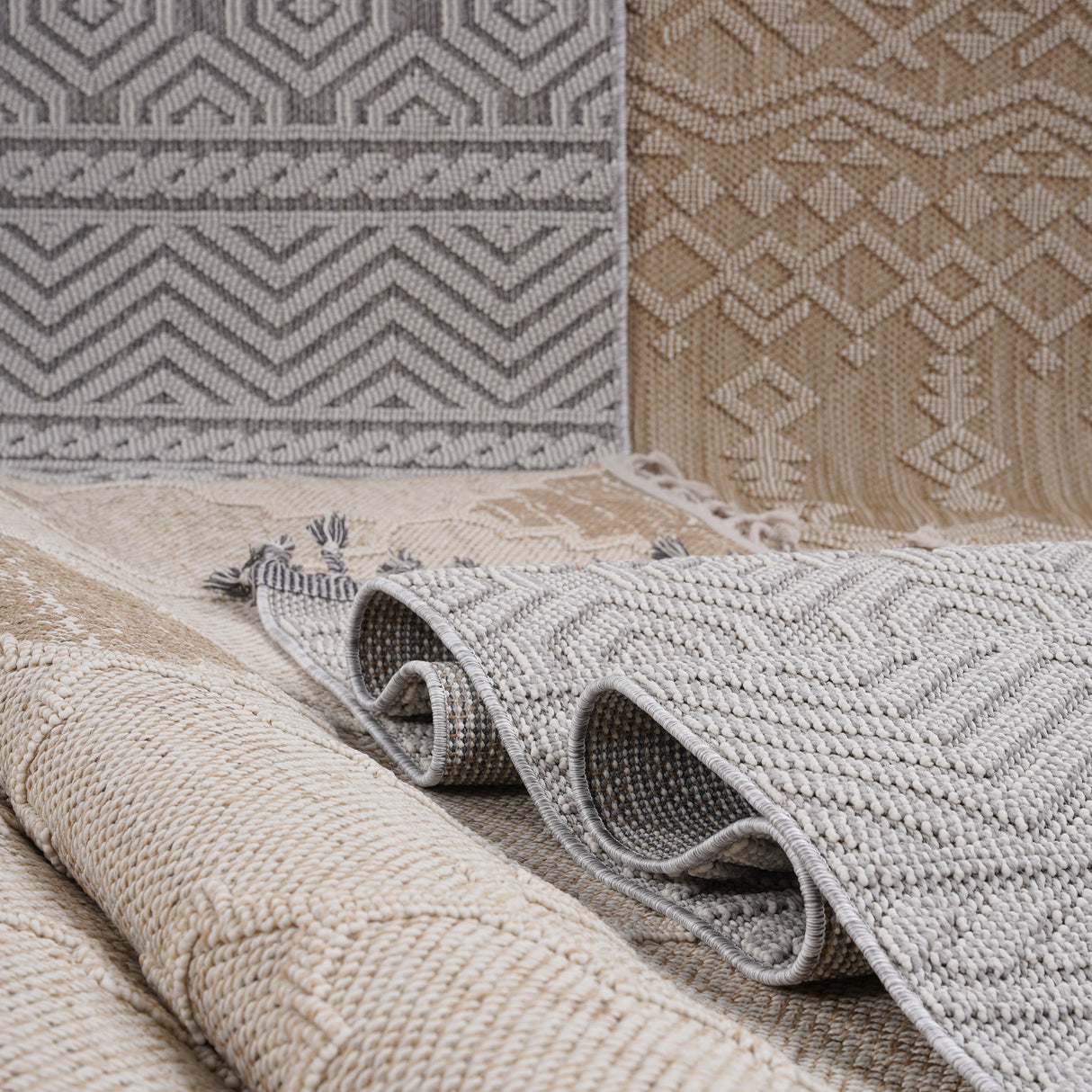 Guros Collection 4' x 6' Area Rug