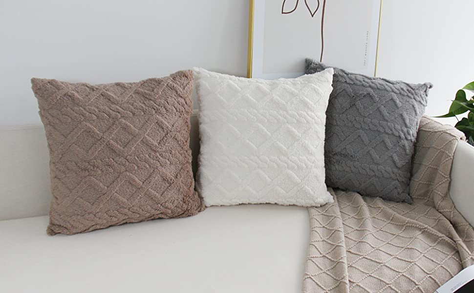 Throw pillow SUPER SOFT 3D Geometric PATTERN Fur Pack of 2 throw pillows WITH 450g insert 18"x18"