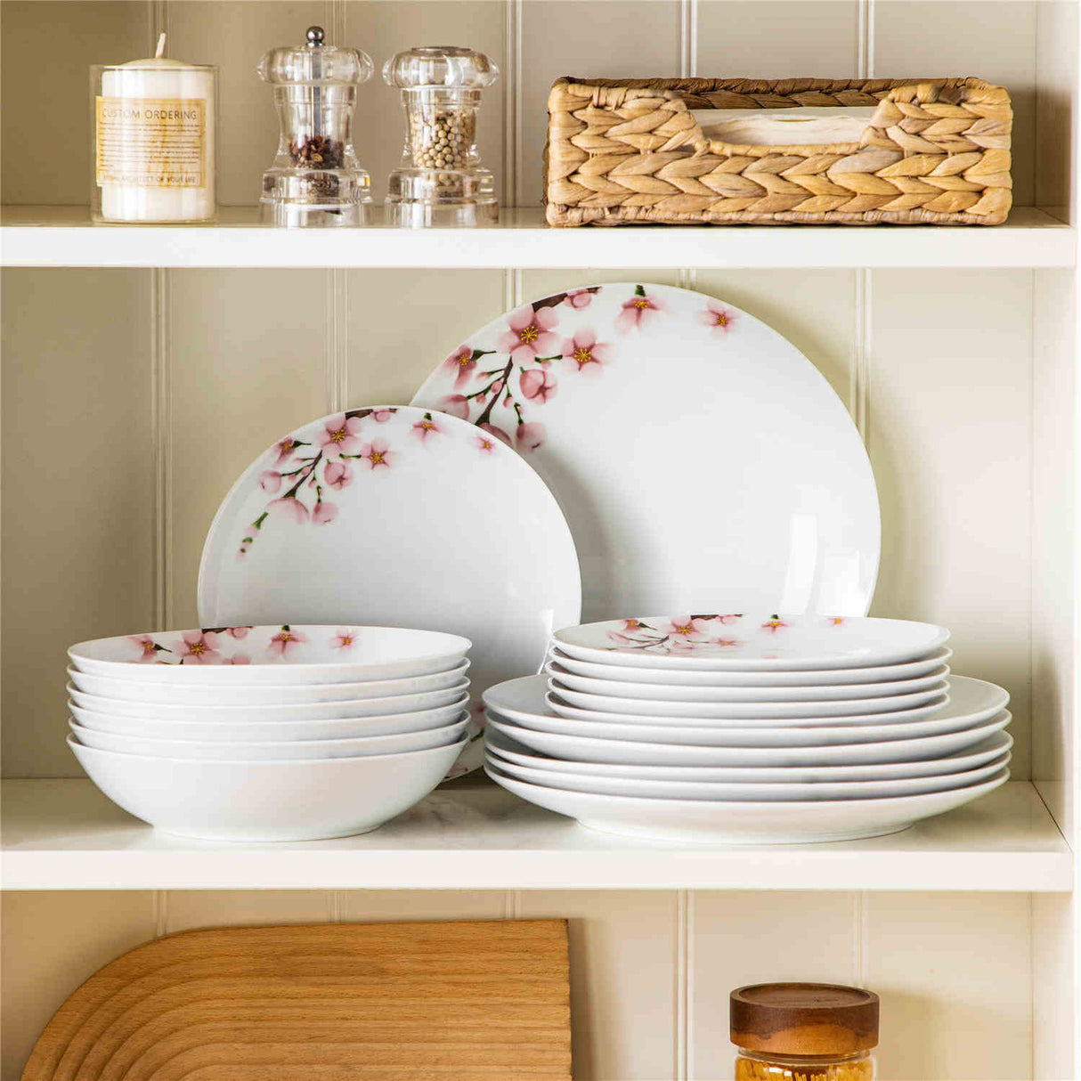 Annie Round 18 Piece Dinnerware Set