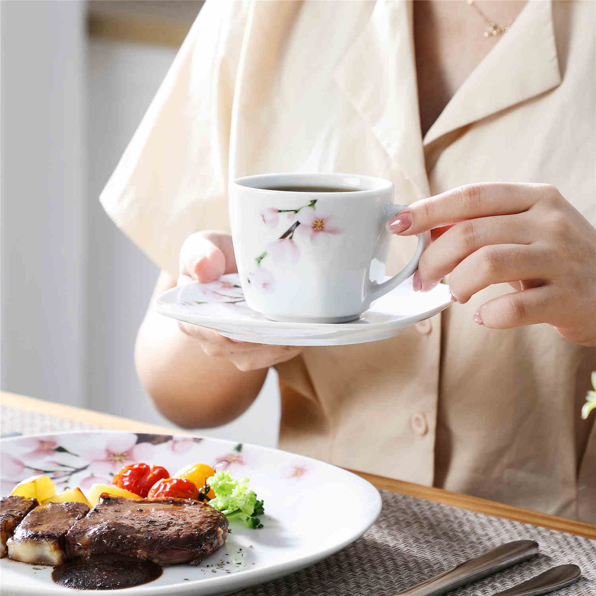 Annie 30 Piece Dinnerware Set