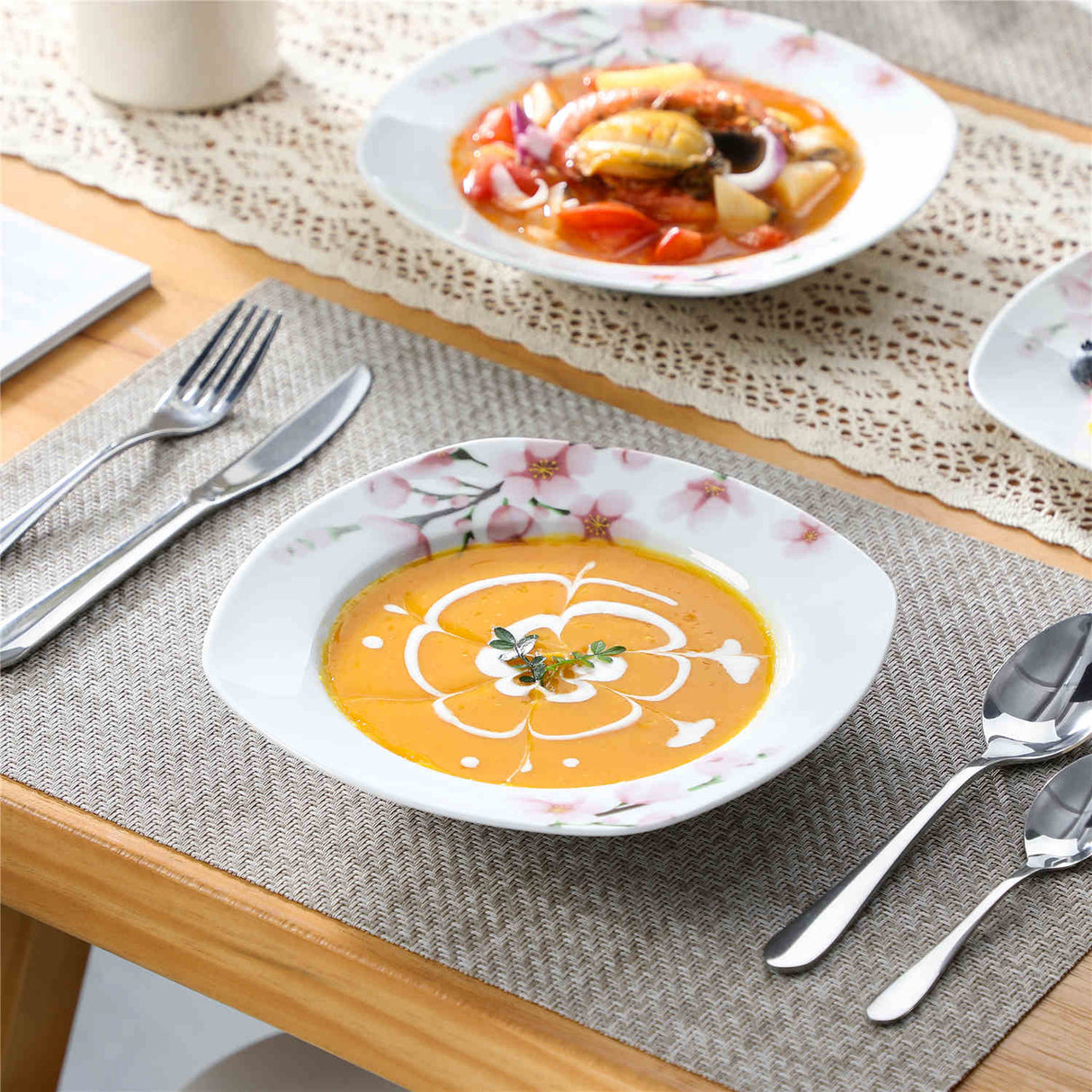 Annie 24 Piece Dinnerware Set