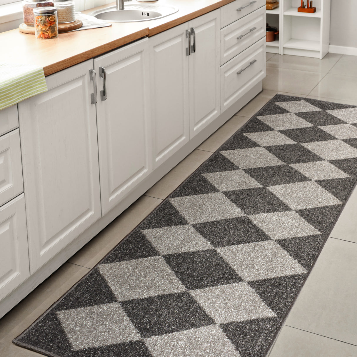 Draper Classic Geometric Diamond Pattern Runner Rug