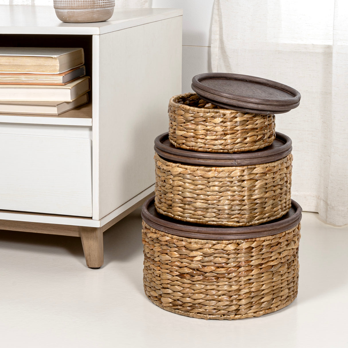 Gouda-Southwestern-Hand-Woven-Hyacinth-Circular-Nesting-Baskets-with-Wood-Lids-Boxes-&-Storage
