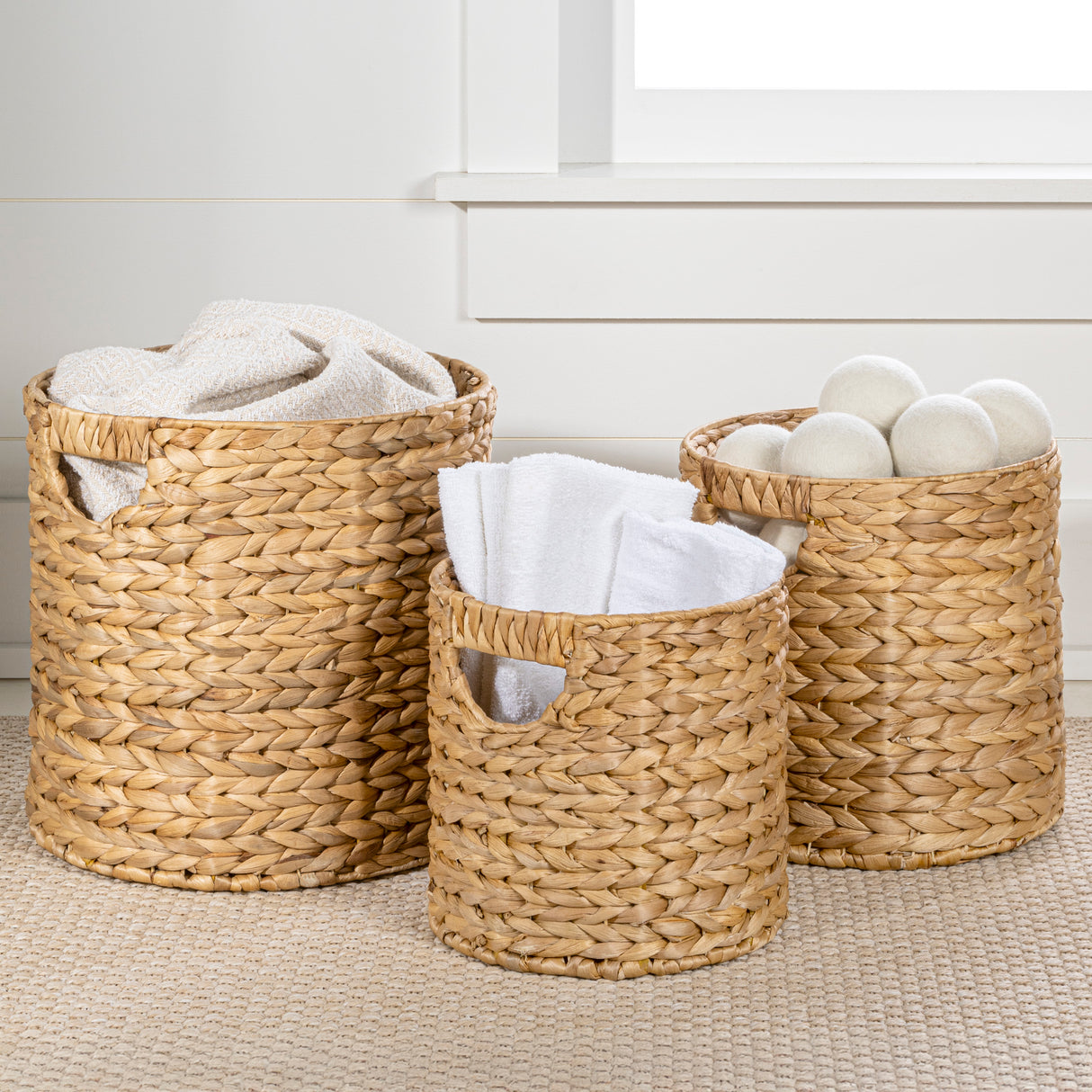 Avery-Bohemian-Cottage-Handwoven-Hyacinth-Cylinder-Nesting-Baskets-with-Handles-(Set-of-3)-Decorative-Baskets-&-Storage