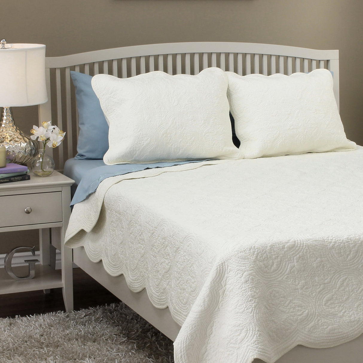 Serenity Ivory Victorian Scalloped Medallion Floral Pure Solid Cotton Reversible Quilt Bedding Set