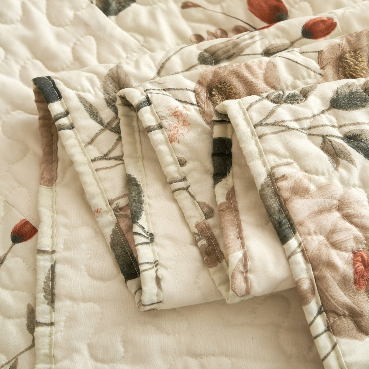 DaDalogy Enchanted Meadow Quilt Set - Victoria Garden Delicate Floral Symphony in Beige, Rose, and Soft Green, Luxuriously Soft Quilted Bedspread Set
