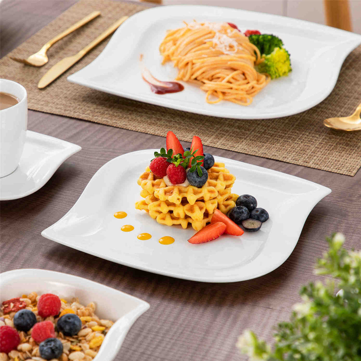 Elvira 36 Piece Dinnerware Set