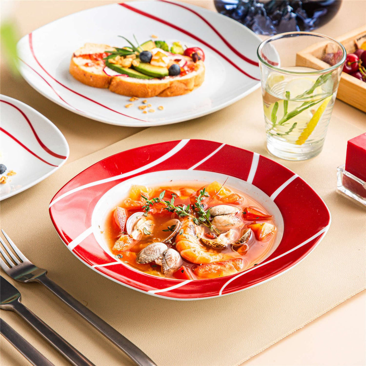 Felisa 18 Piece Dinnerware Set