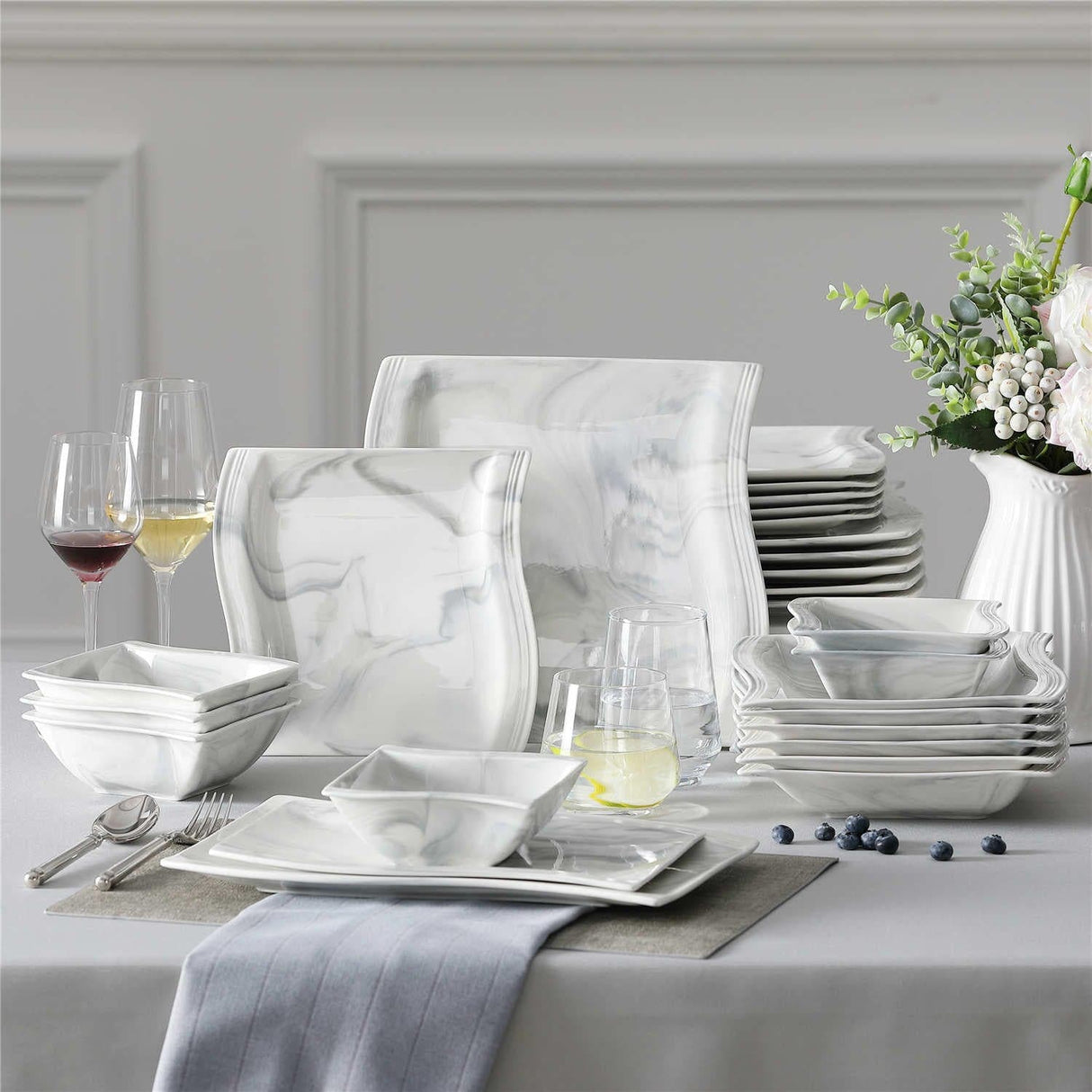 Flora 26 Piece Dinnerware Set by MALACASA