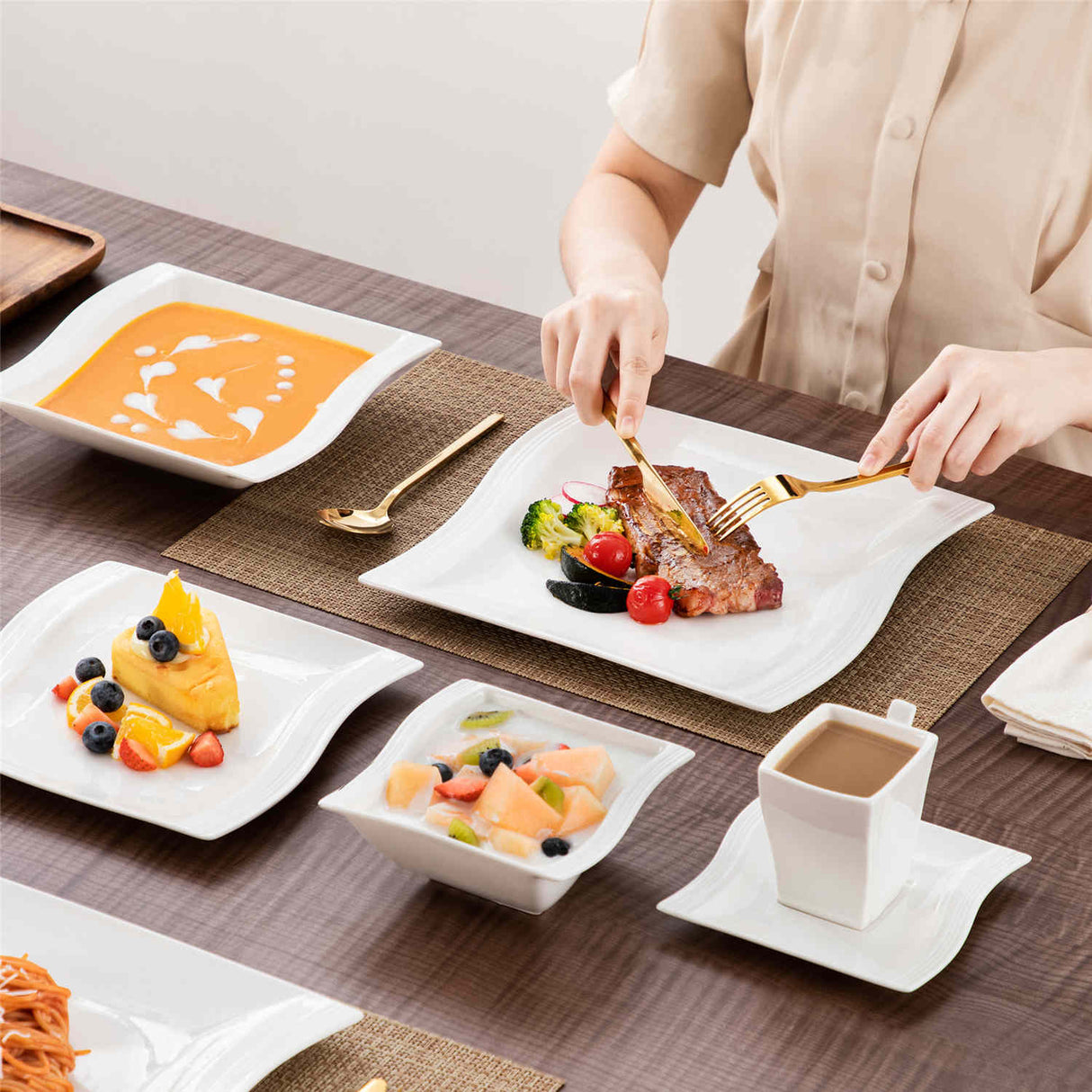 Flora 36 Piece Dinnerware Set