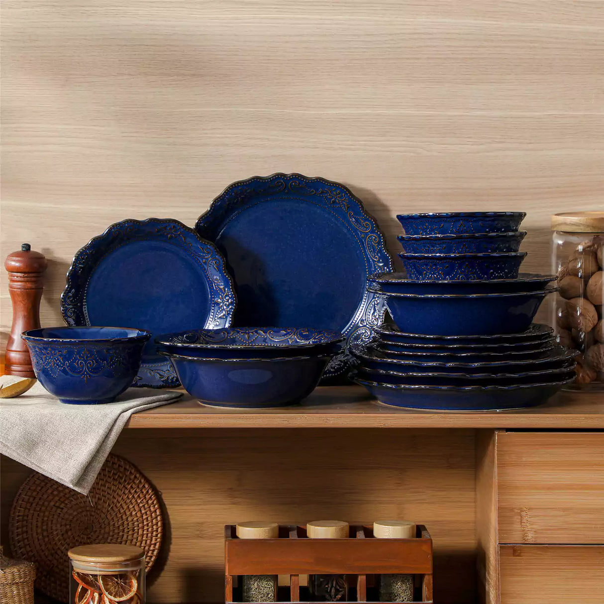 Giselle 16 Piece Dinnerware Set