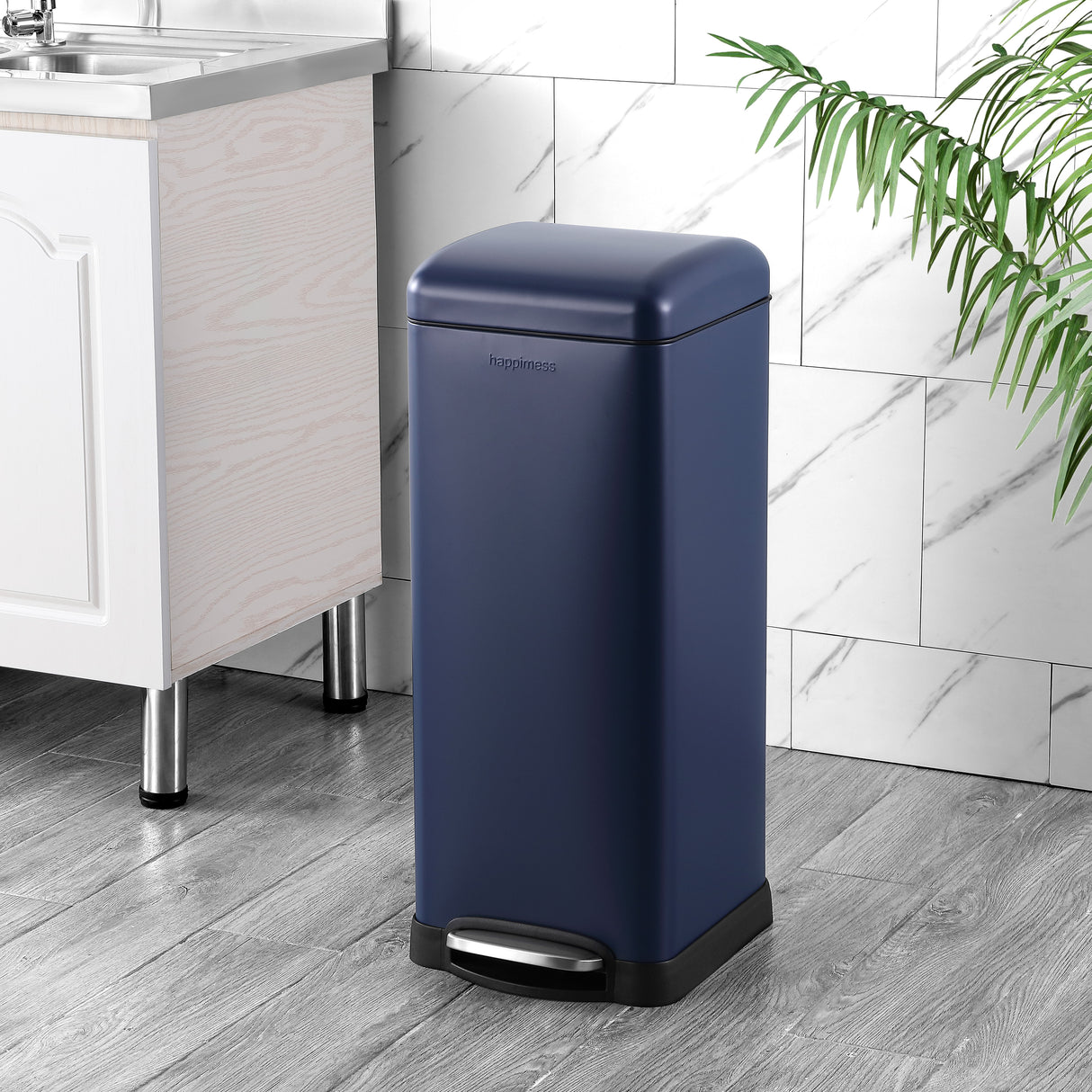 Betty Retro Step-Open Trash Can