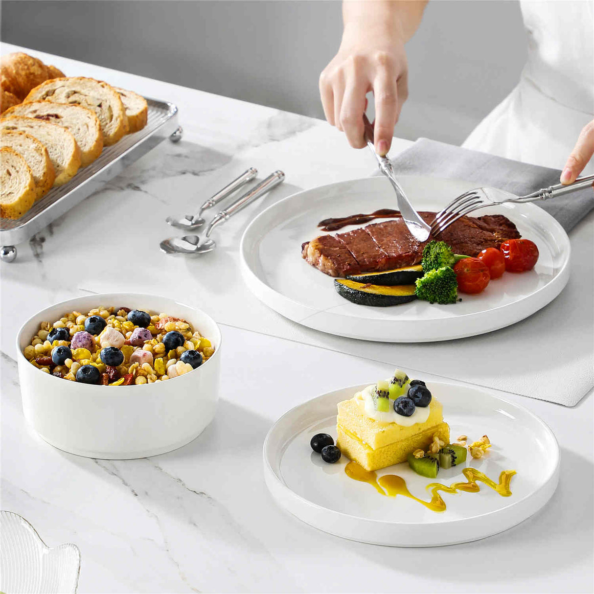 Leah 18 Piece Dinnerware Set