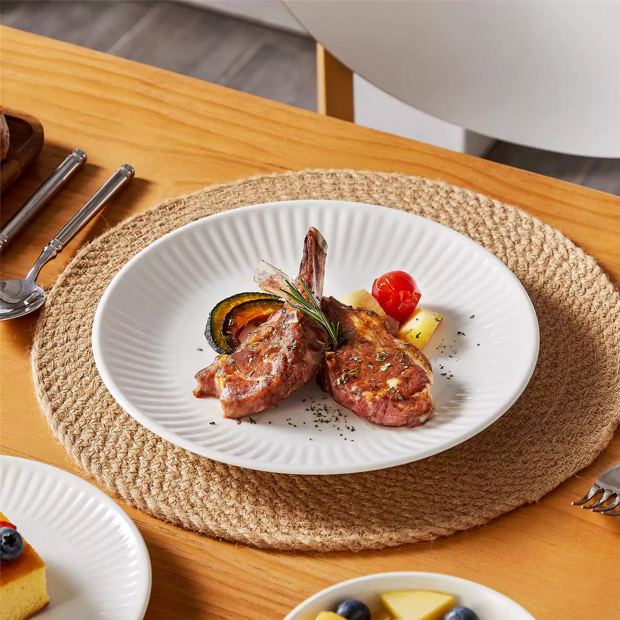 Leila 16 Piece Dinnerware Set