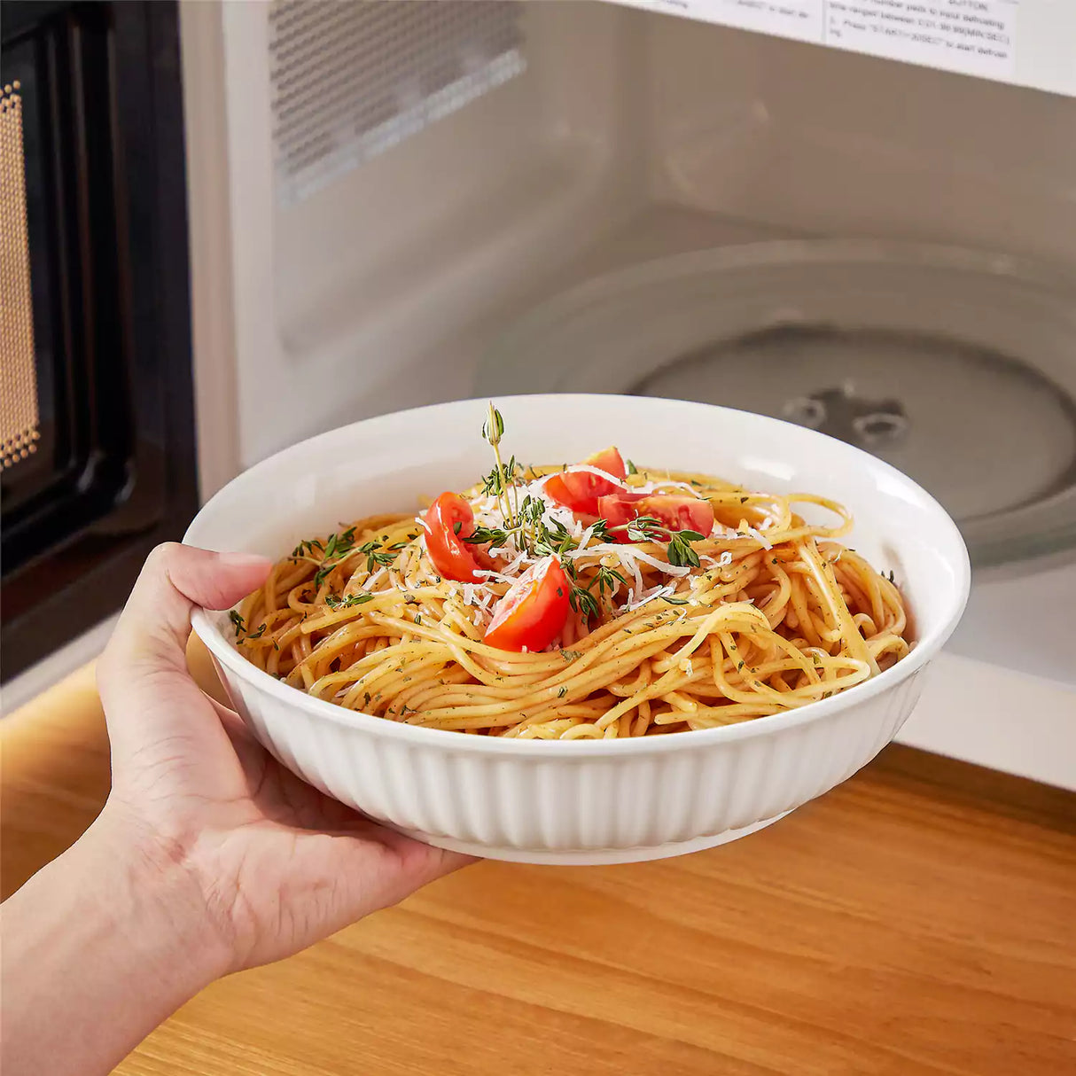 Leila 16 Piece Dinnerware Set