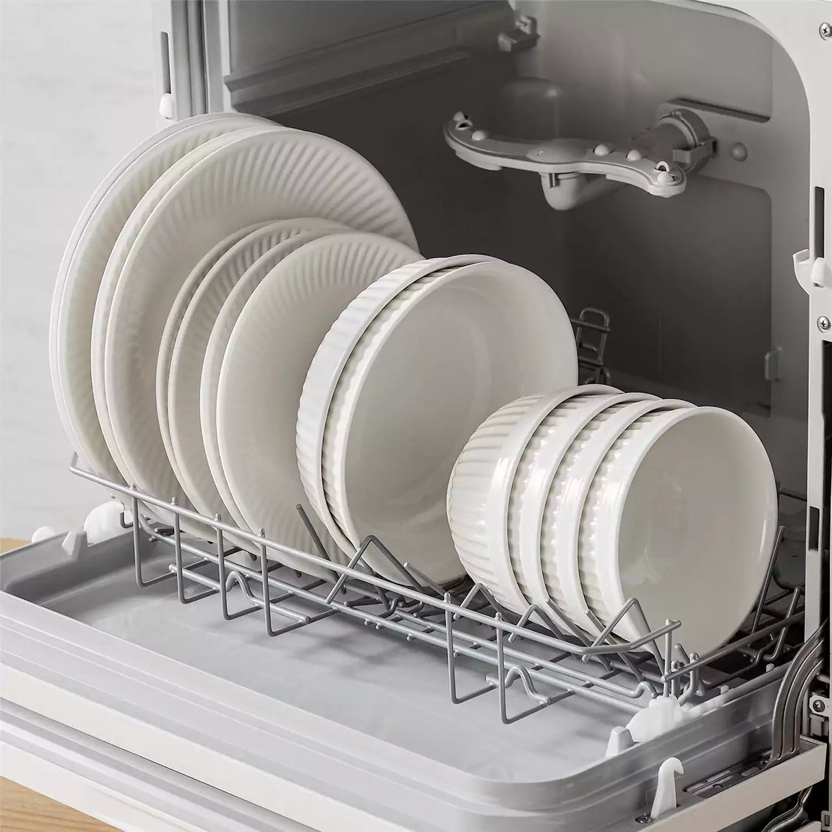 Leila 16 Piece Dinnerware Set