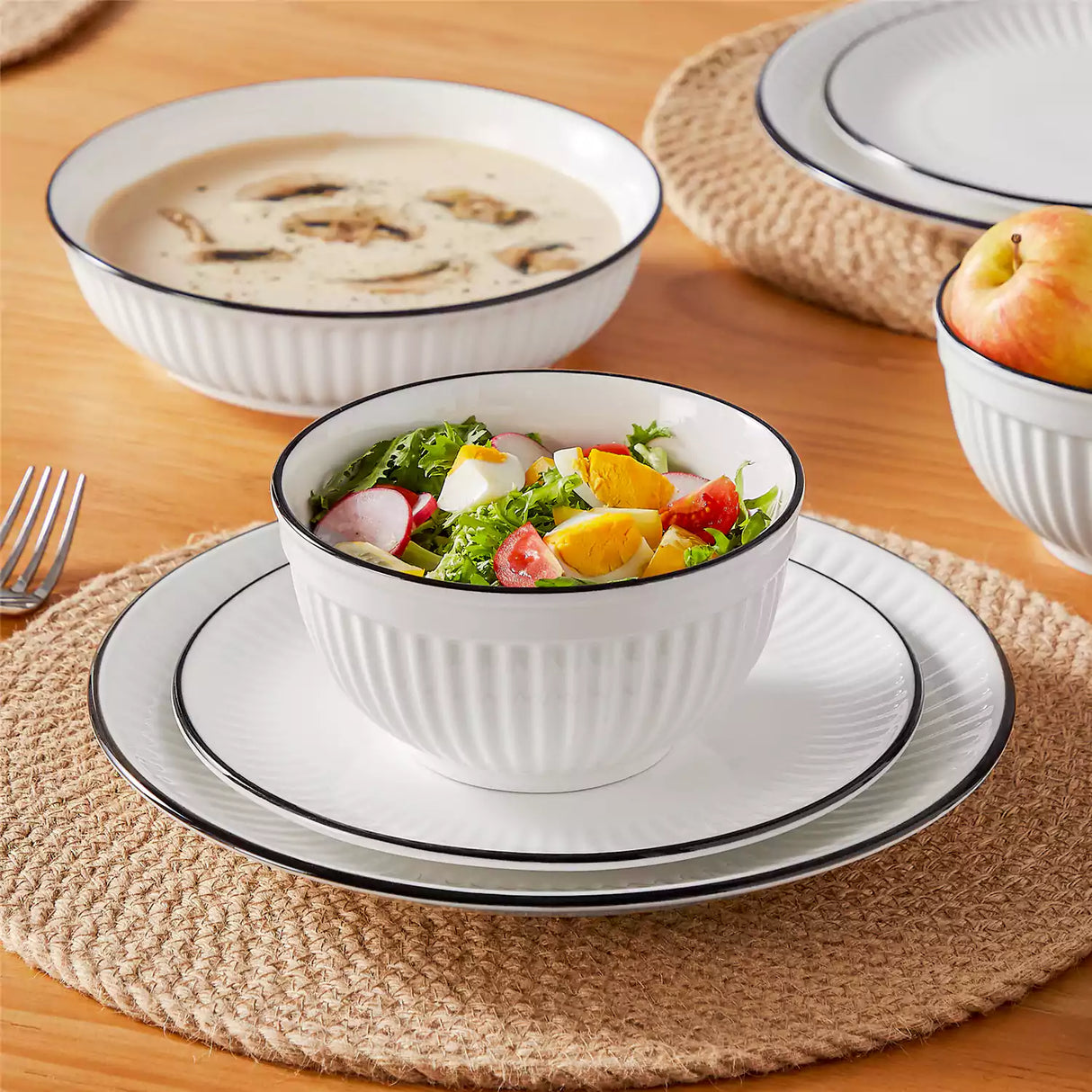 Leila 16 Piece Dinnerware Set