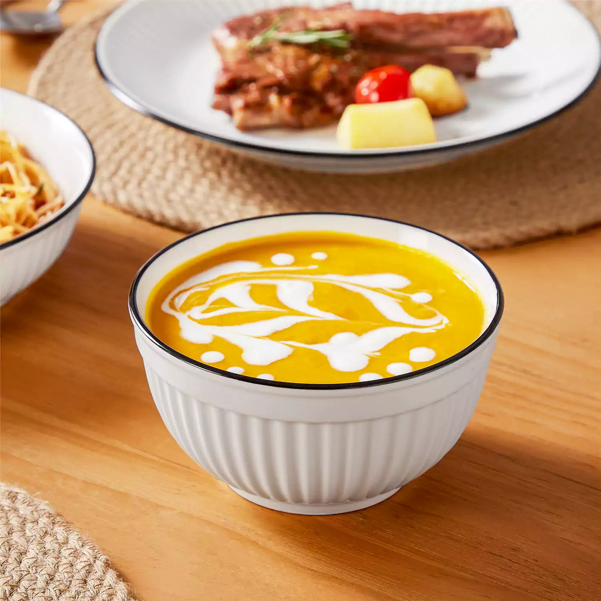 Leila 16 Piece Dinnerware Set