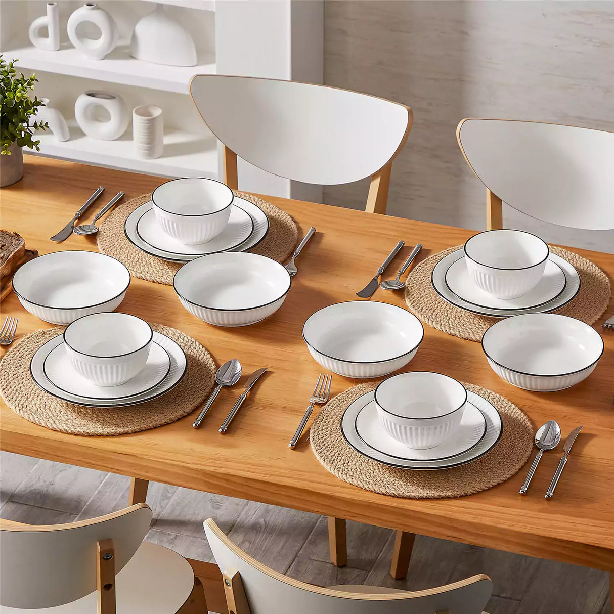Leila 16 Piece Dinnerware Set