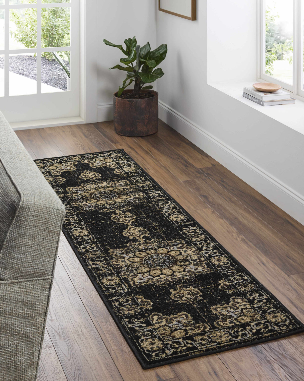 Lostwithiel Black Medallion Rug
