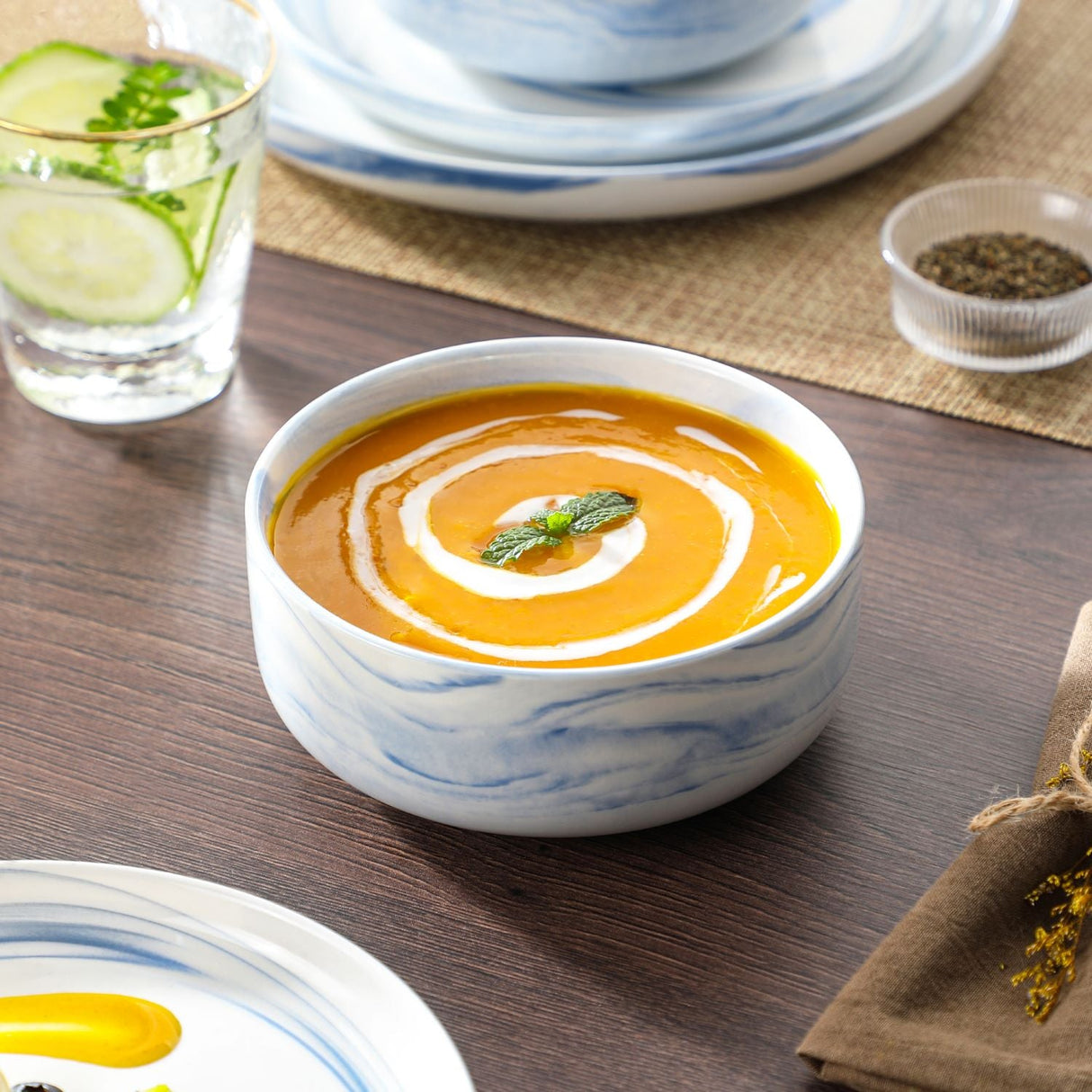 Luna 18 Piece Dinnerware Set for 6