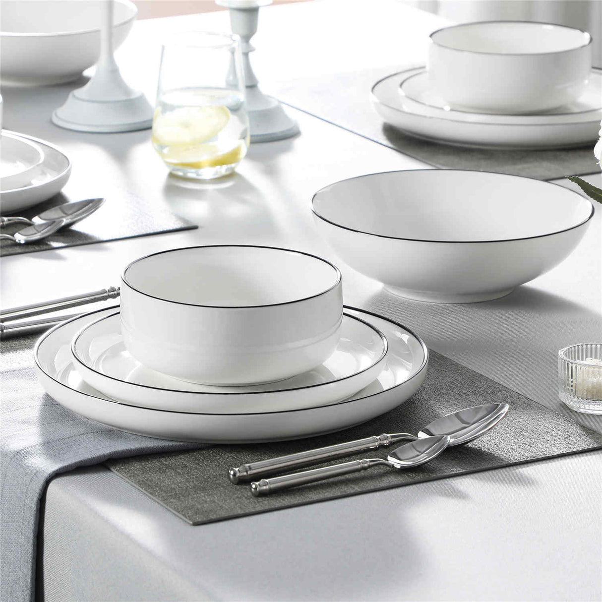 Luna 24 Piece Dinnerware Set