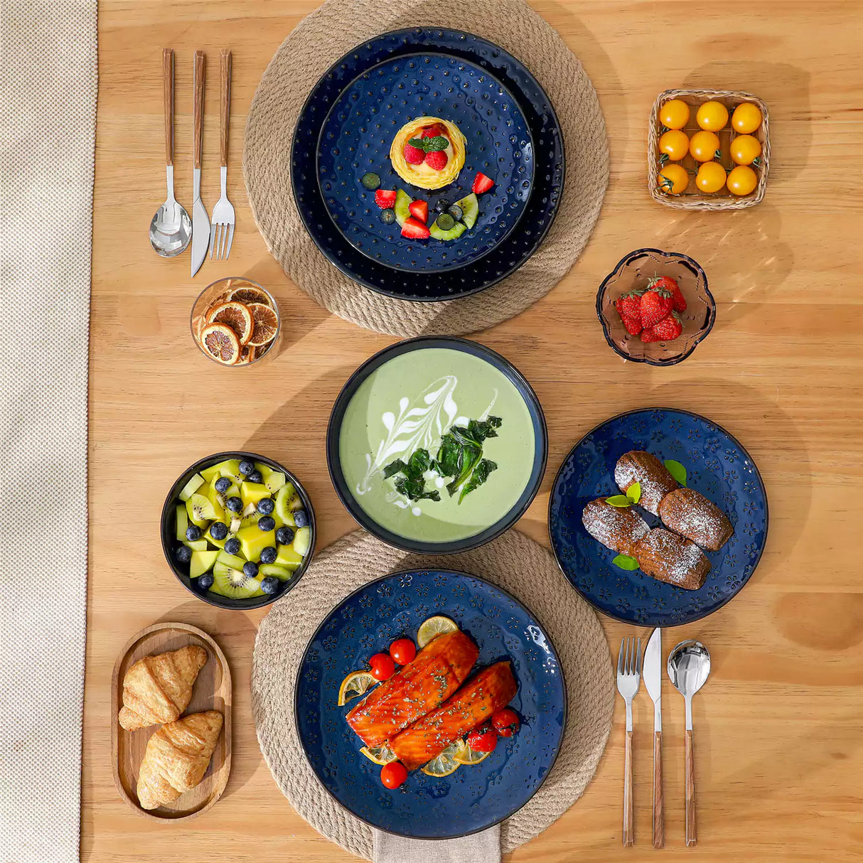 Lydia 16 Piece Starry Blue Dinnerware Set