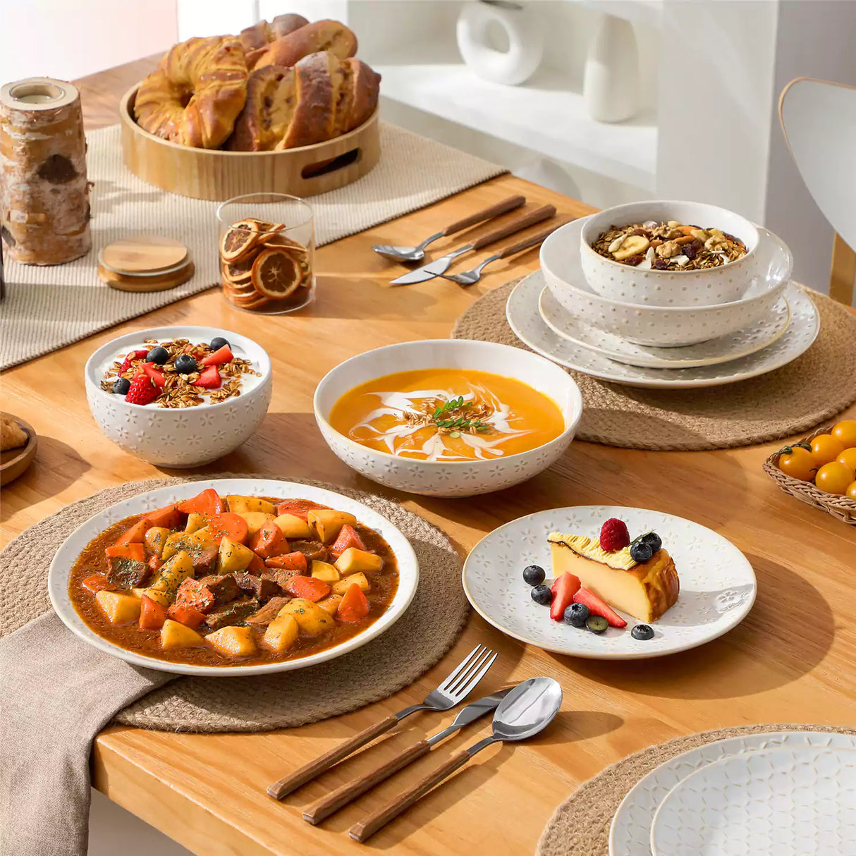 Lydia 16 Piece Antique White Dinnerware Set