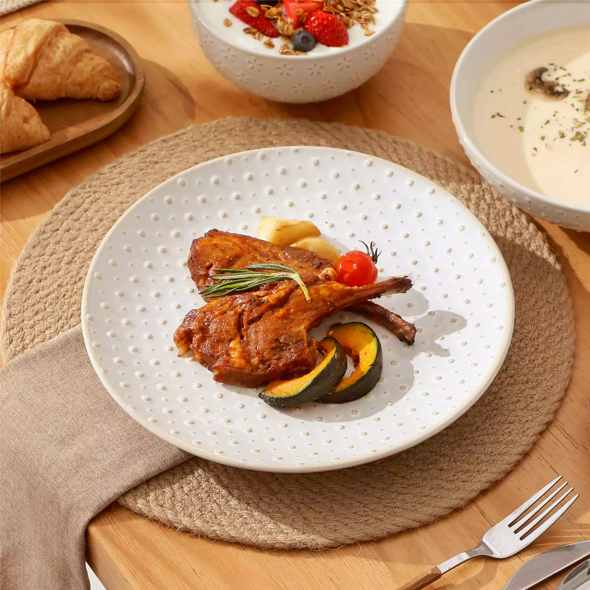 Lydia 16 Piece Antique White Dinnerware Set