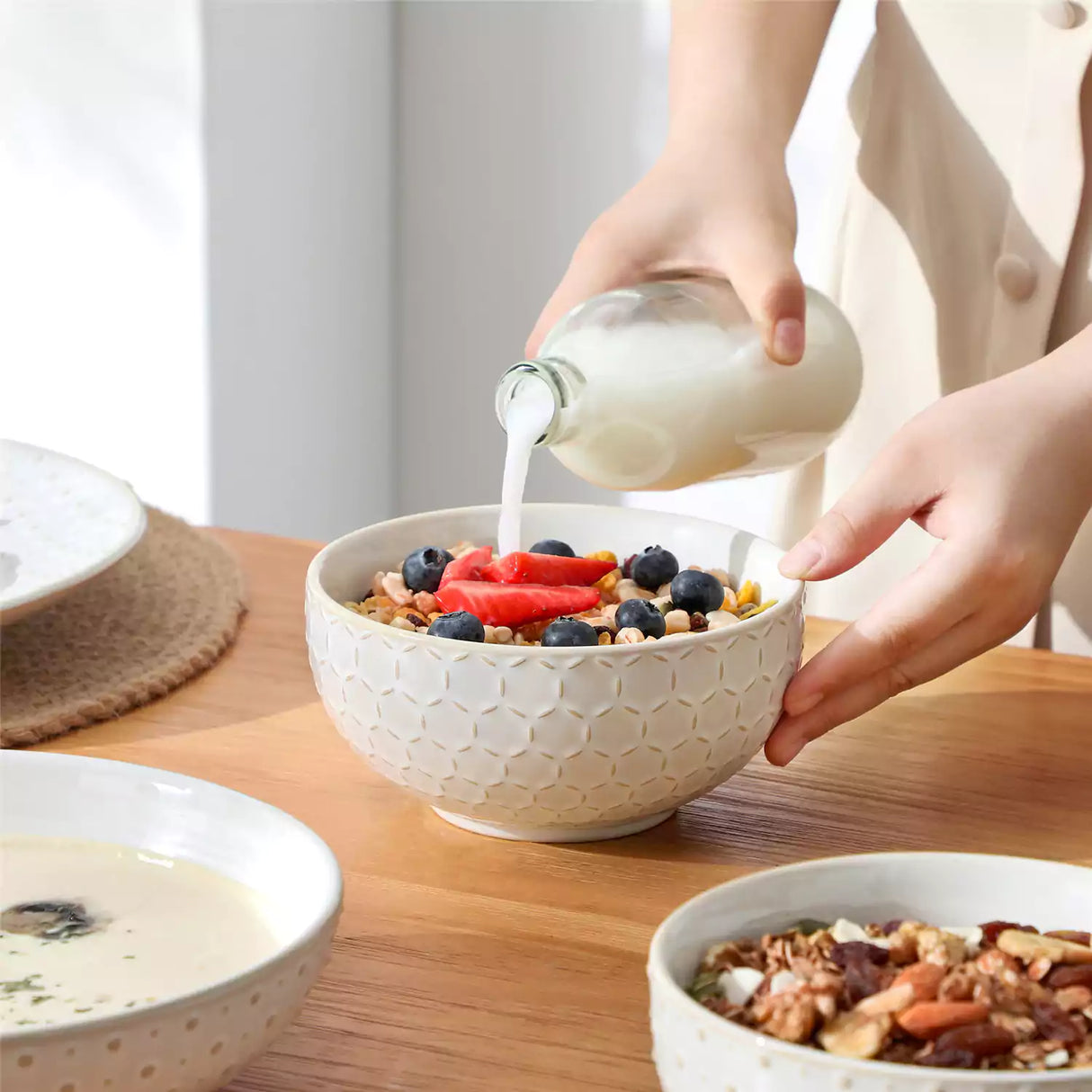 Lydia 16 Piece Antique White Dinnerware Set