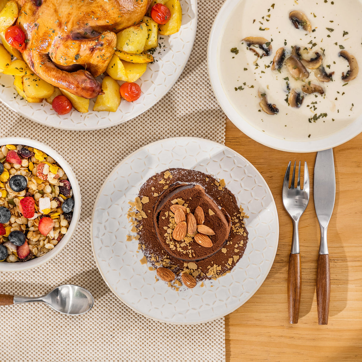 Lydia 32 Piece Antique White Dinnerware Set