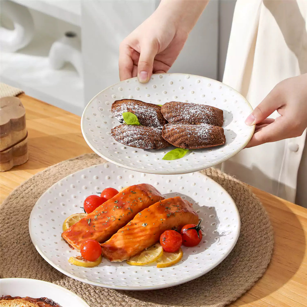 Lydia 16 Piece Antique White Dinnerware Set