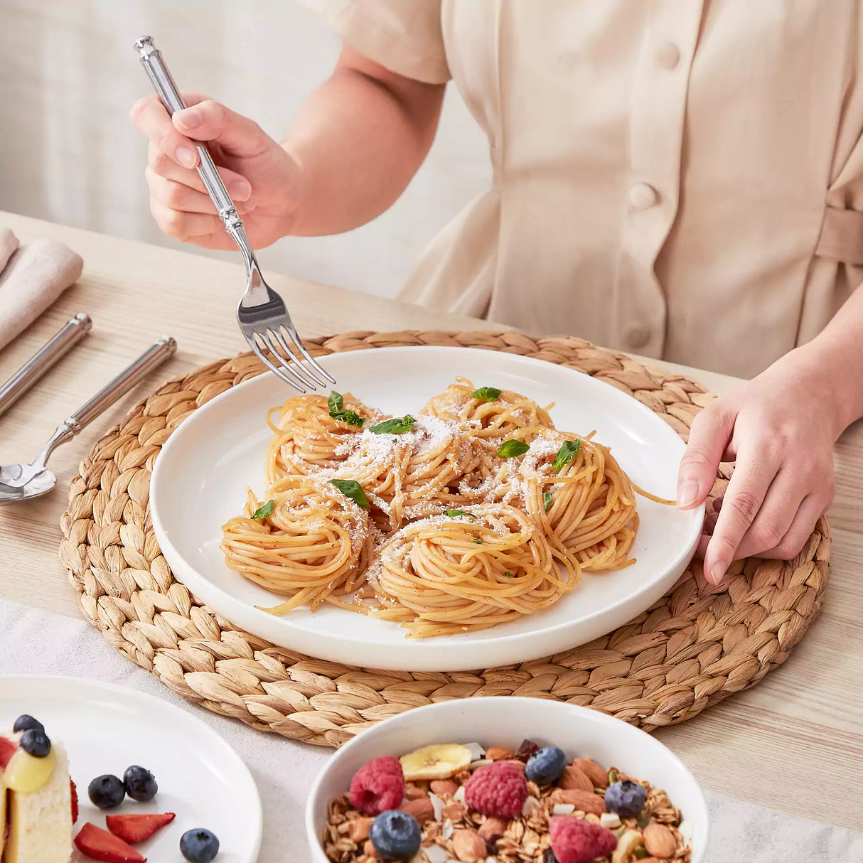 Mina 18 Piece Dinnerware Set