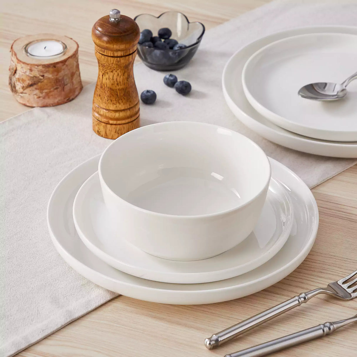 Mina 18 Piece Dinnerware Set
