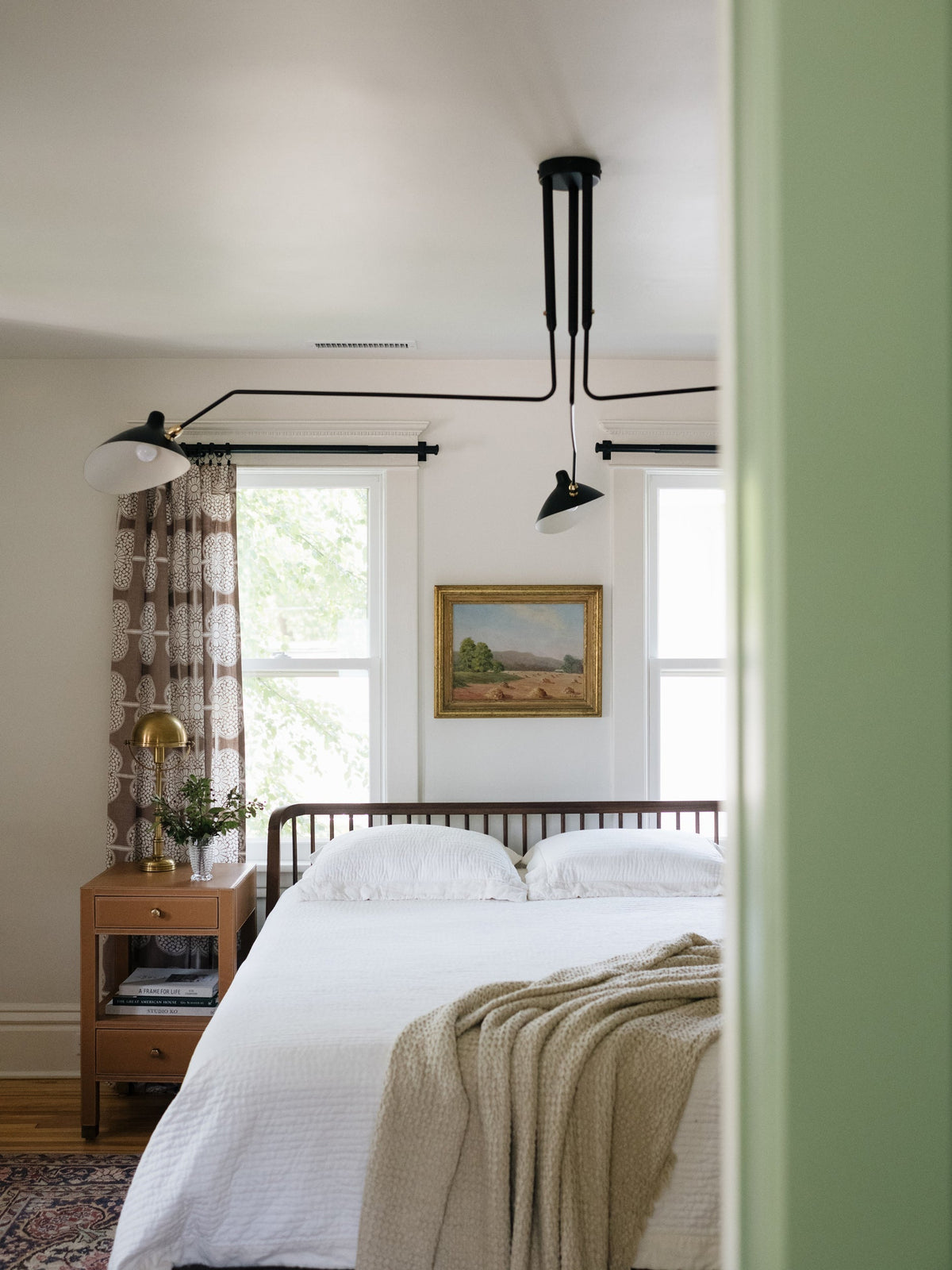 Arachnia | Suspended 3-Arm Ceiling Light with Rotating Reflectors, Black or White Finish