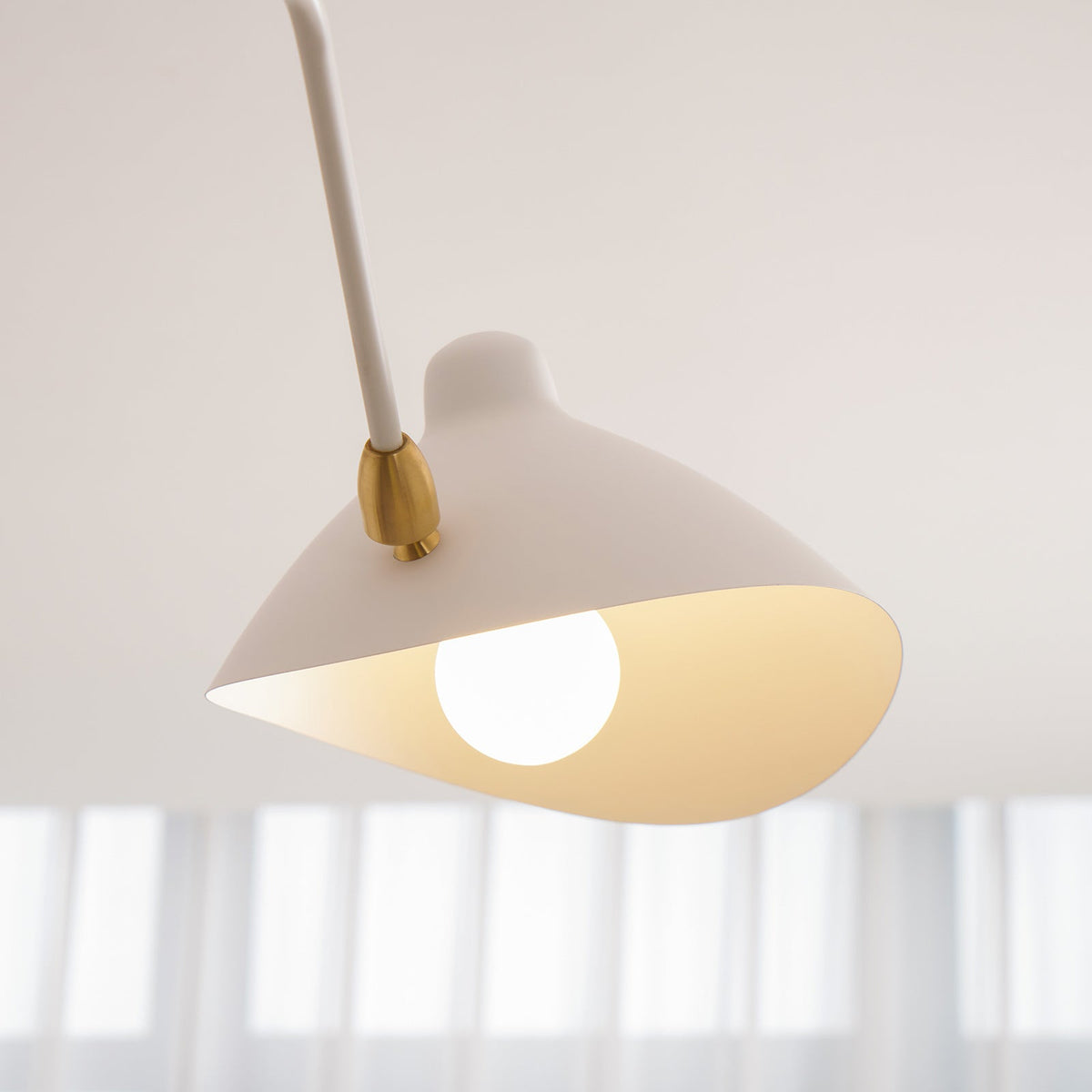 Arachnia | Suspended 3-Arm Ceiling Light with Rotating Reflectors, Black or White Finish