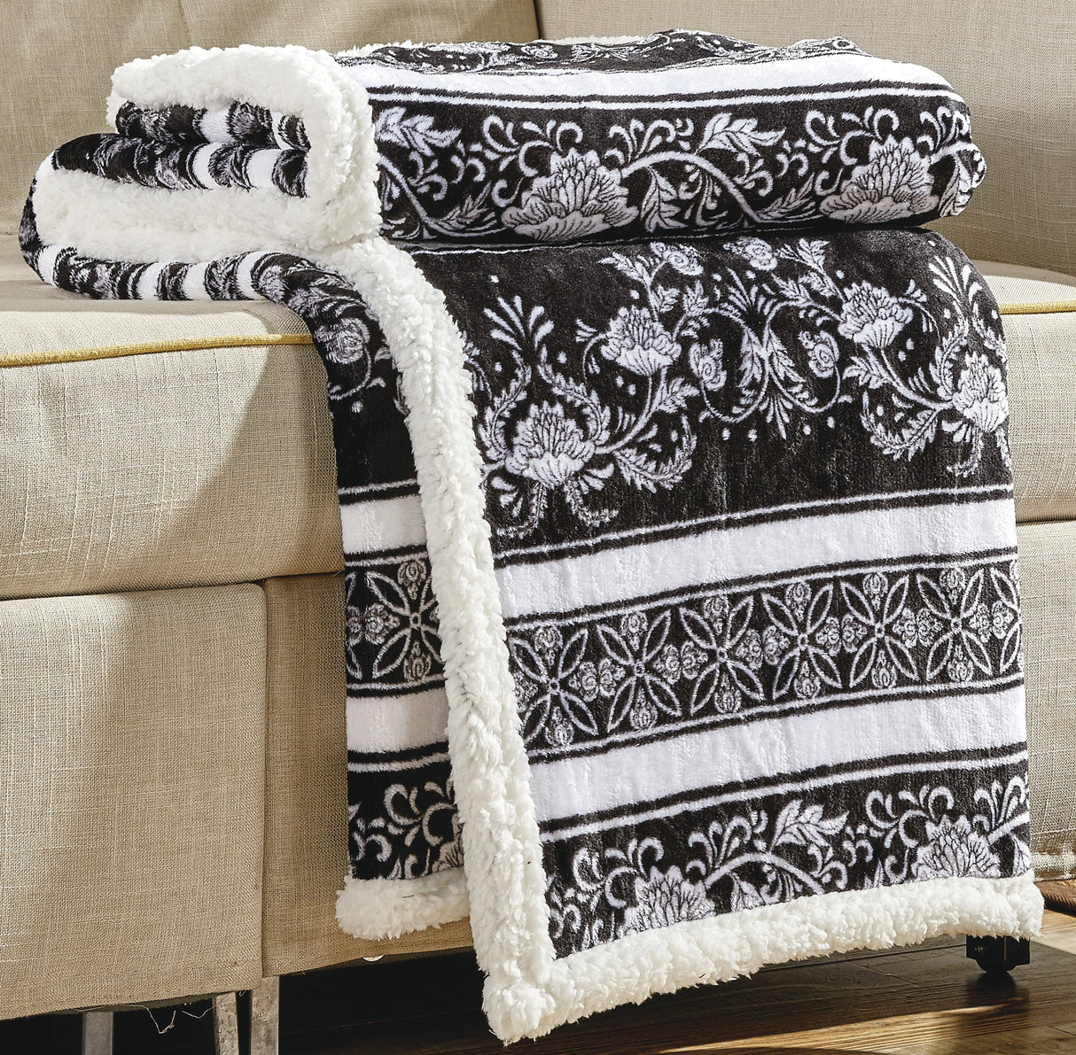 FAITH, HOPE, LOVE HOME DÉCOR Amor Eterno Be Mine Love Collection Ultra Plush Heart Throw Blanket (50" x 60") with Sherpa Backing – Odelia