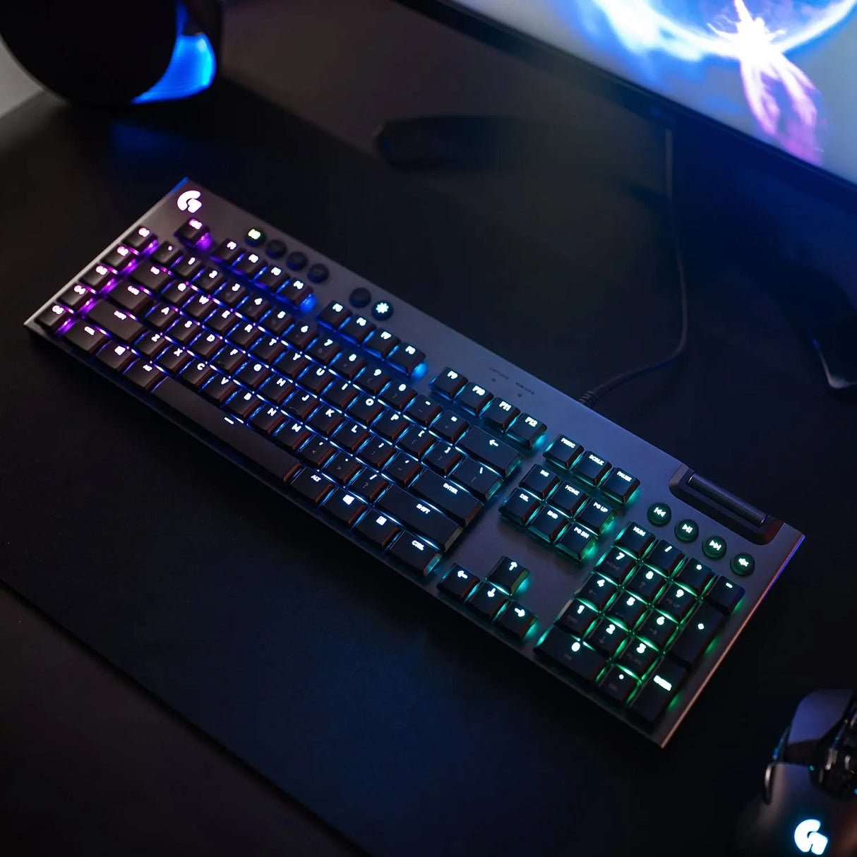 Refurbished - Logitech - G815 LIGHTSYNC Full-size Wired Gaming Keyboard - Carbon - 920-008984