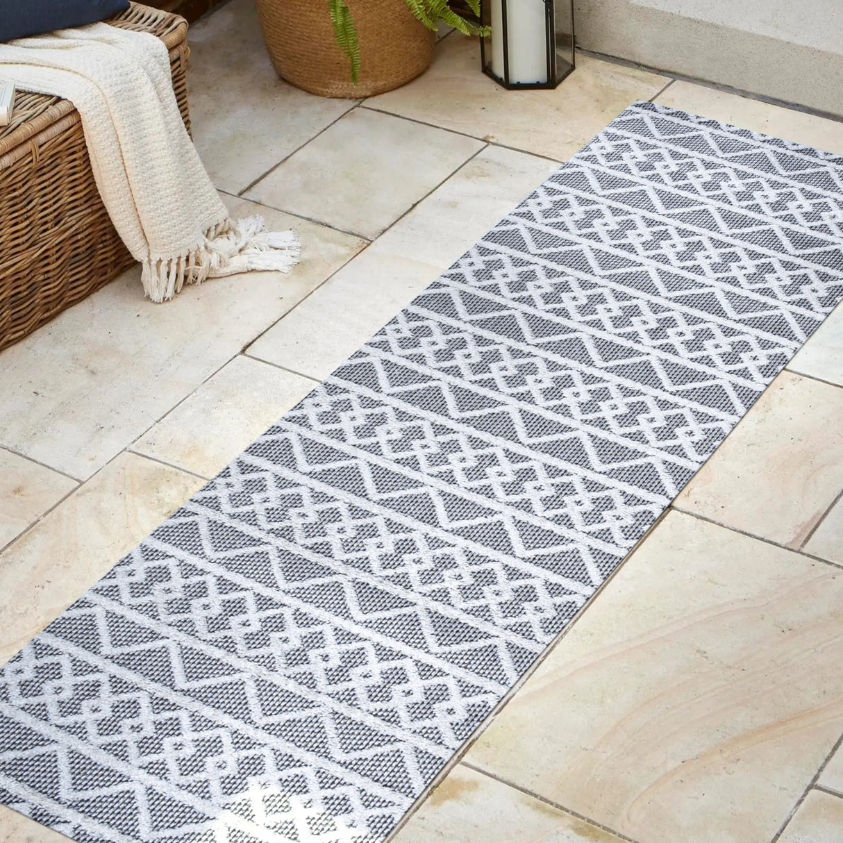 Aylan-high-low-pile-knotted-trellis-geometric-indoor/outdoor-runner-rug-Outdoor-Rugs