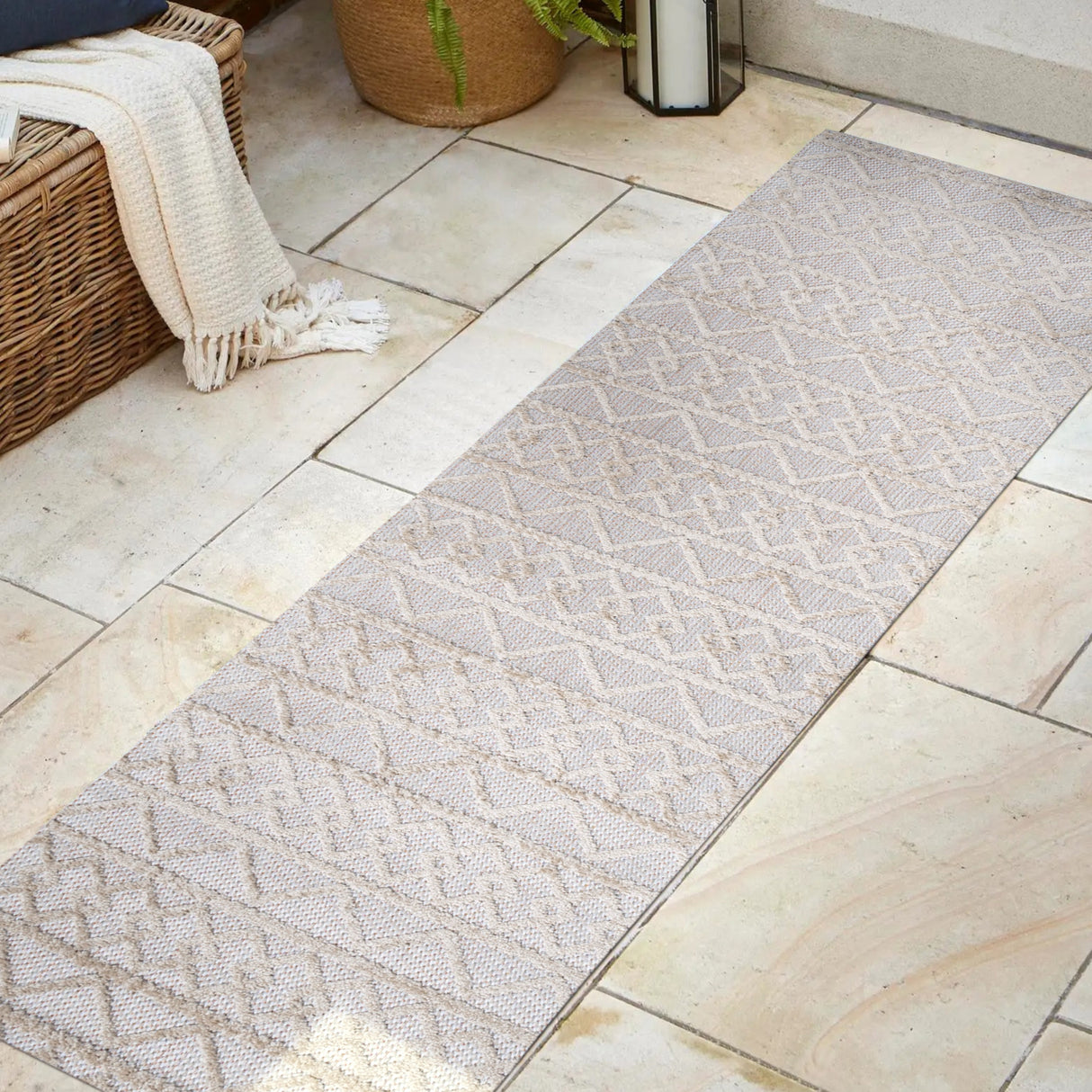 Aylan high-low pile knotted trellis geometric indoor/outdoor runner rug