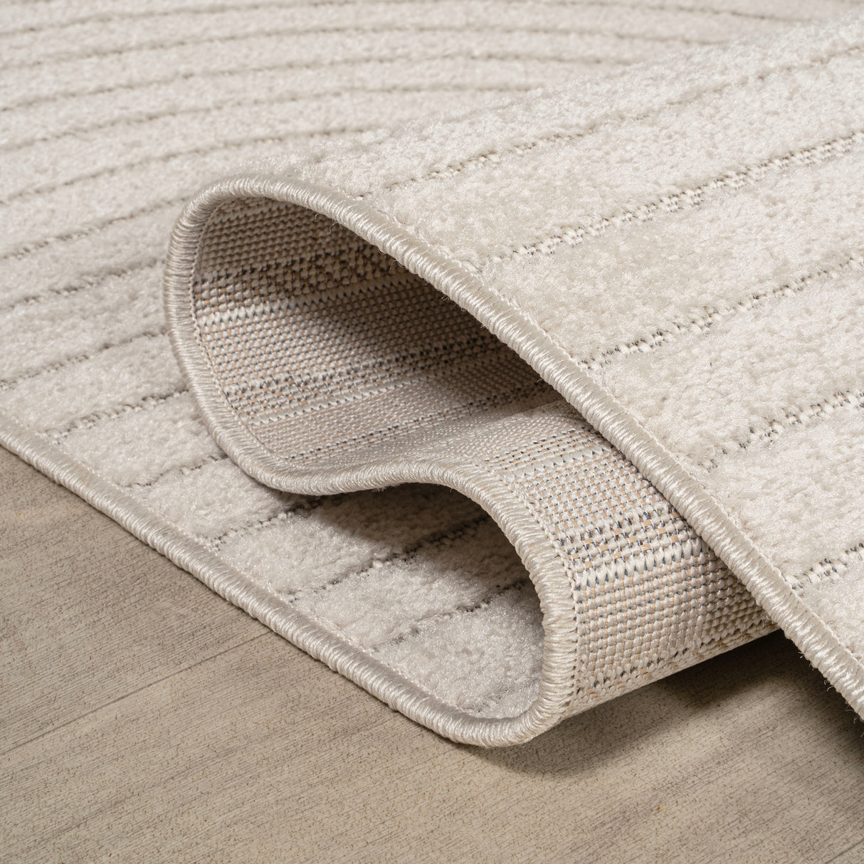 Duenas High-Low Shabby Damask Indoor/Outdoor Runner Rug
