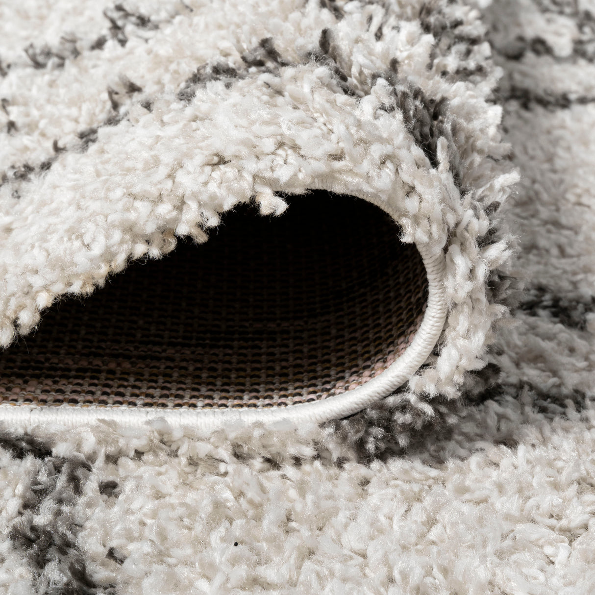Soller Diamond Trellis Shag Runner Rug