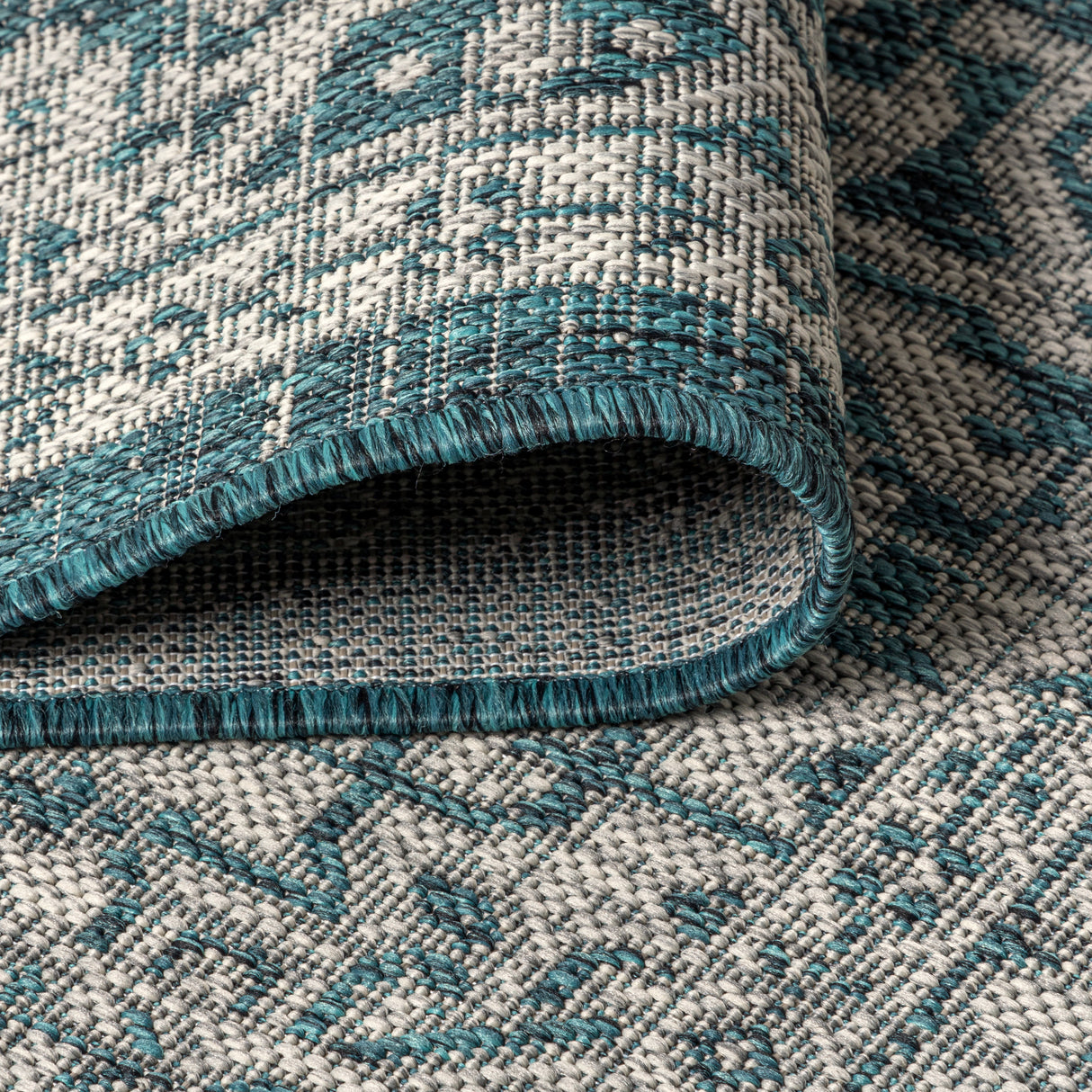 Sinjuri Medallion Weave Indoor/Outdoor Round Area Rug