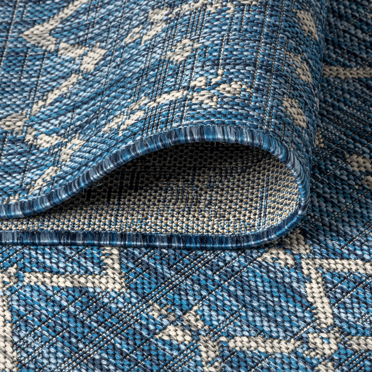 Ourika Moroccan Geometric Textured Indoor/Outdoor Round Area Rug