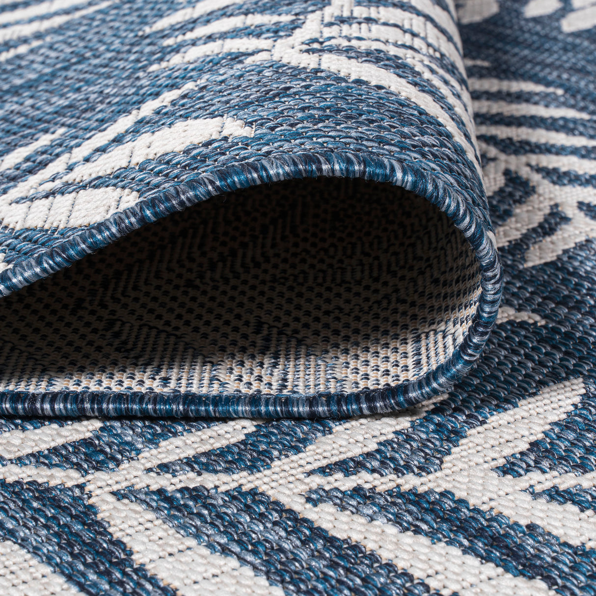 Nevis Palm Indoor/Outdoor Round Area Rug