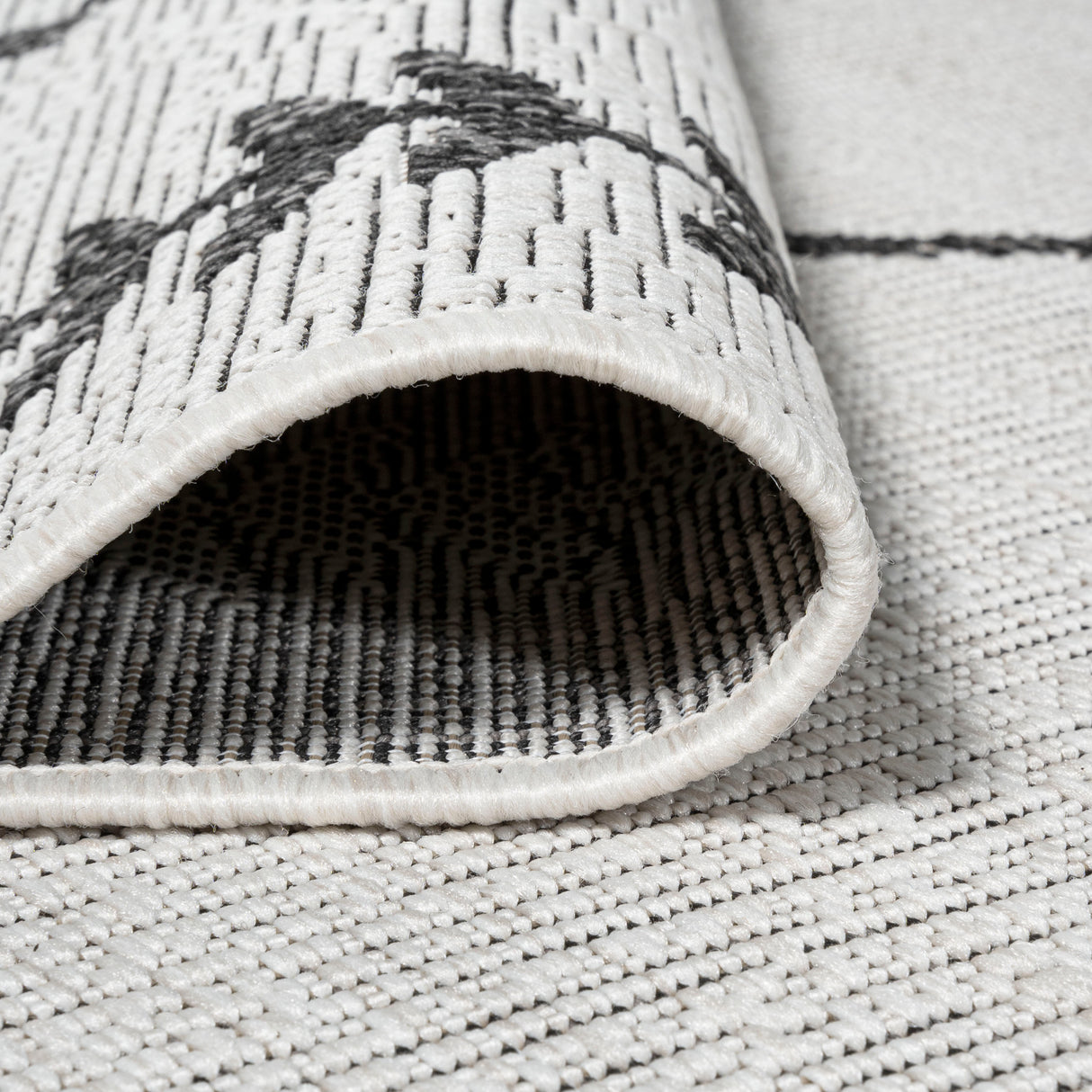 Derya Tribal Diamond Trellis Indoor/Outdoor Area Rug