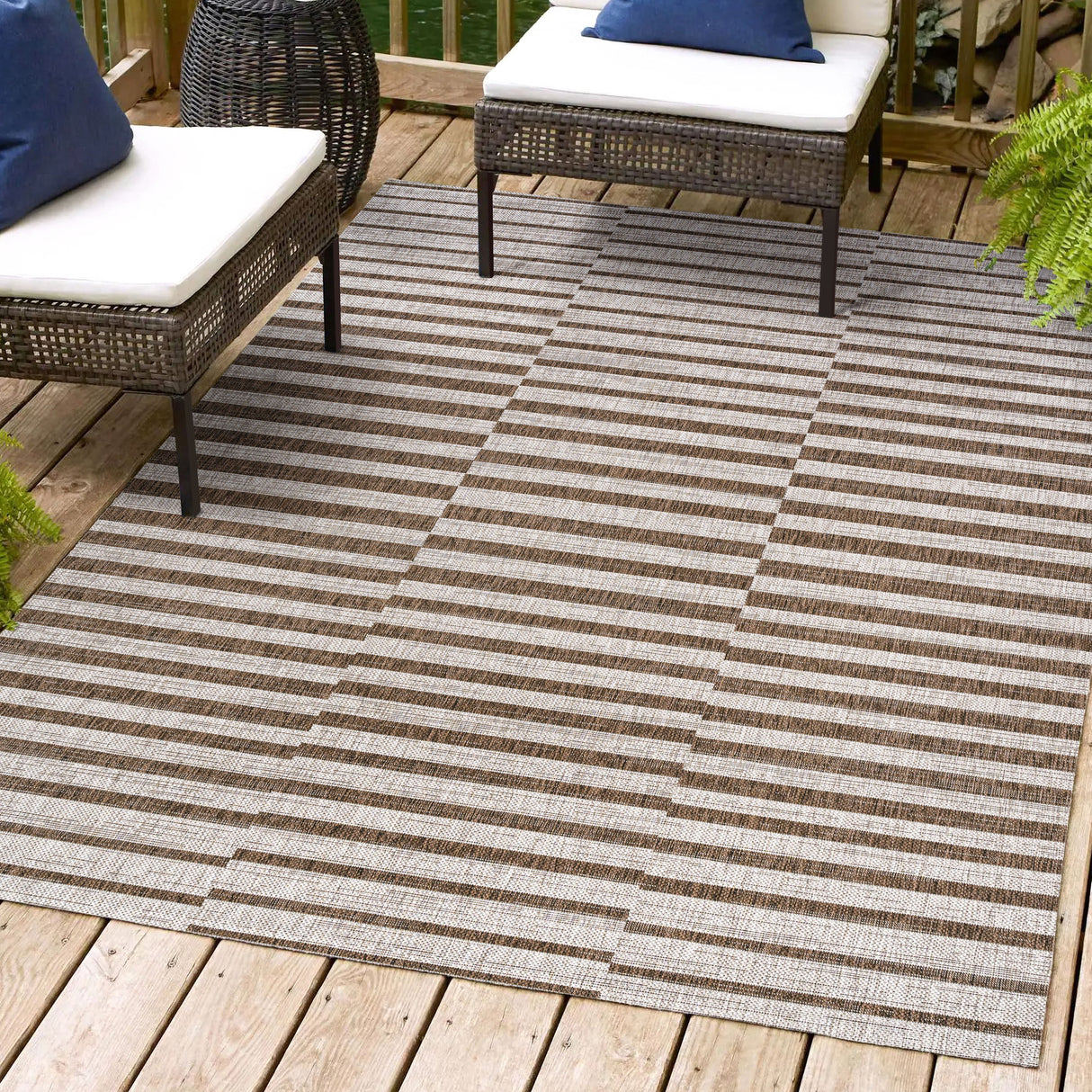 Sukie-Modern-Offset-Stripe-Indoor/Outdoor-Area-Rug-Area-Rugs